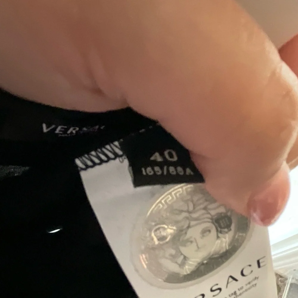 Versace Graphic Print Crew Neck Crop black Top size large - Picture 6 of 7